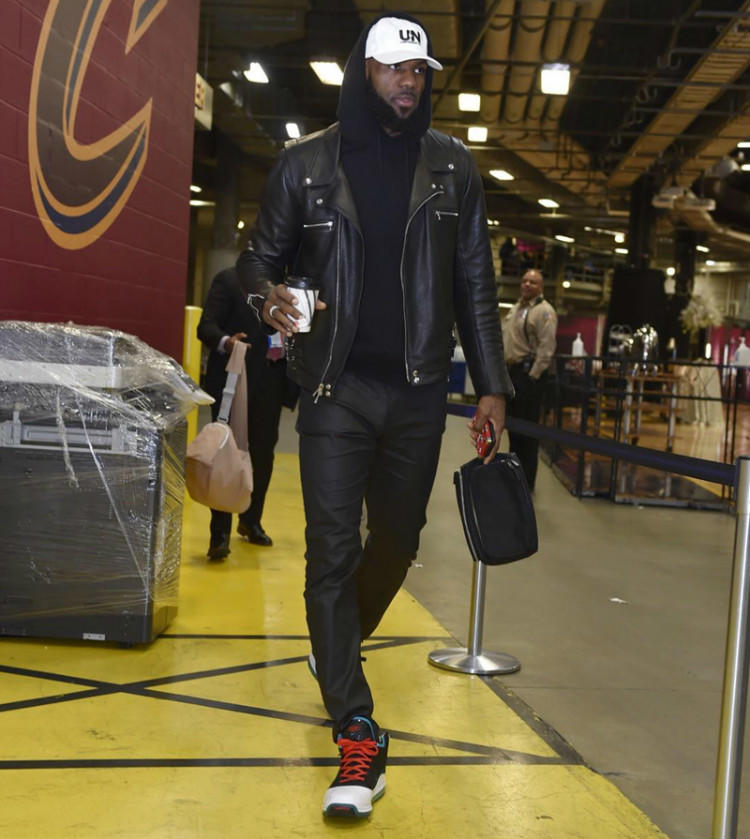 国际赛场球星上脚,球星上脚闪击8