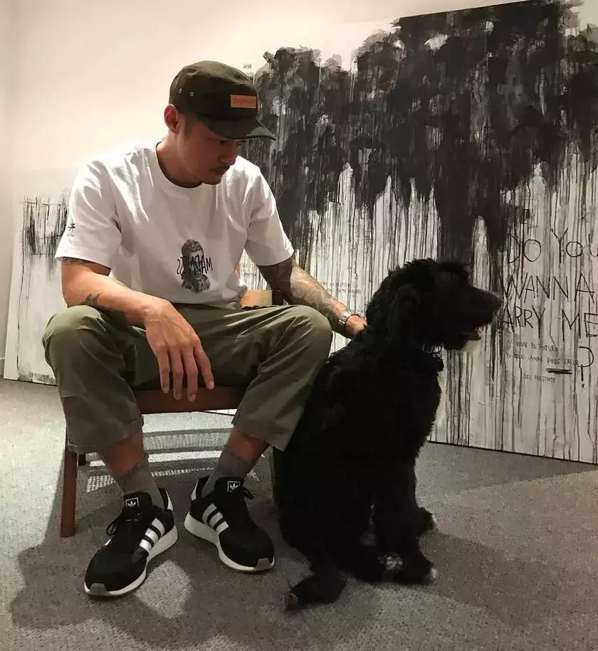 现在社会人的标配，都是脚踩爆米花了？