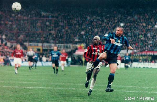 足球场上的催人泪下的瞬间,足球赛场十大感人时刻