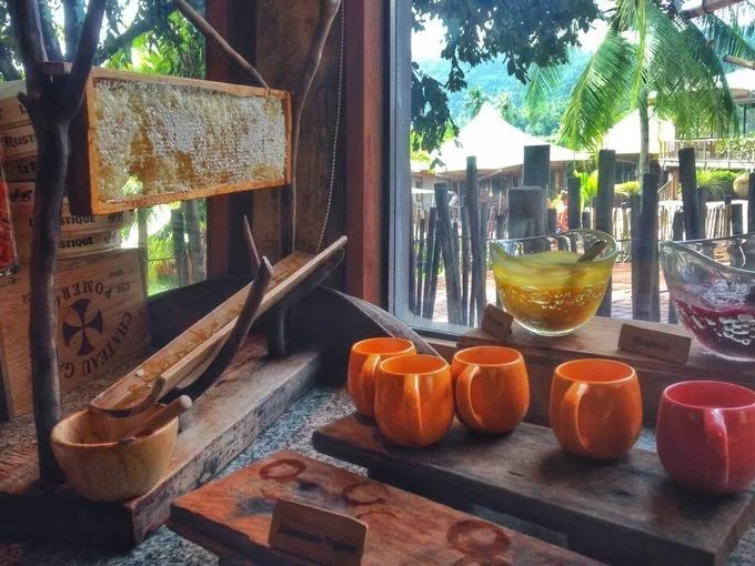 衣冠不整恕不招待厨师,衣冠不整不让进的饭店