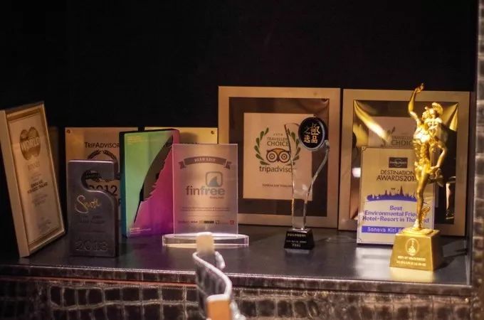 衣冠不整恕不招待厨师,衣冠不整不让进的饭店