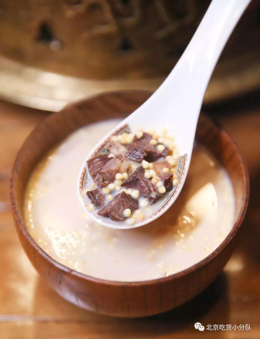 小奶桶烤肉，坐帐篷里吃