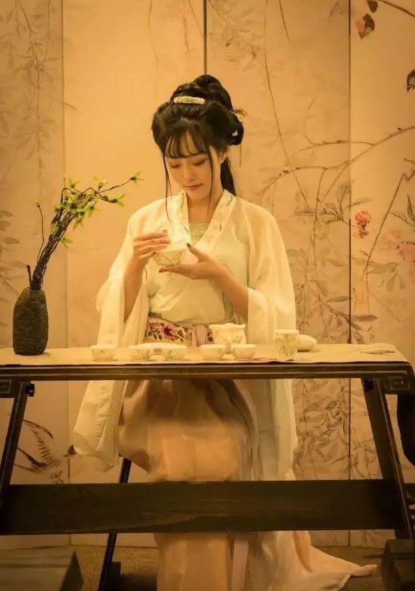 90后中国姑娘，在澳洲街美哭外媒