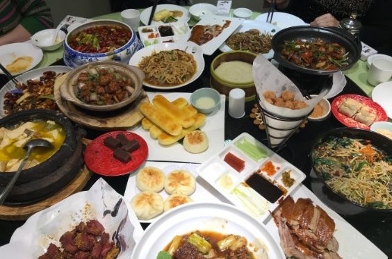 皮酥肉嫩满口留香,正宗的长春烤鸭