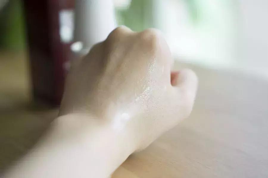 好用的美白淡斑祛斑产品,祛斑提亮肤色的乳和精华推荐