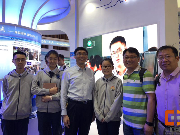 郑州二中亮相全国基础教育信息化应用展示交流活动现场带来独一无二的精彩