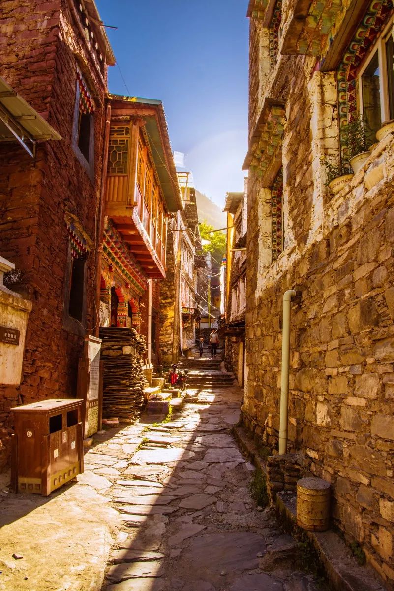 川藏高速公路北线与川藏南线,川藏南线与北线哪个路况更好