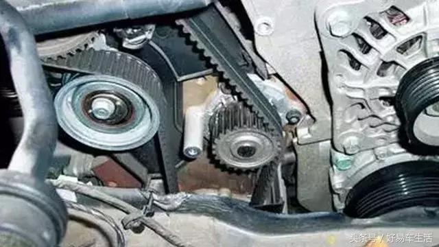 开车闻焦糊味,开车上陡坡出现焦糊味