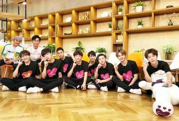 杨幂参加了几次跑男,杨幂baby同款造型现身机场