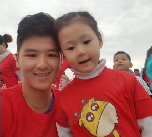 北川中学夹缝男孩是怎么被发现的,夹缝男孩郑海洋学历