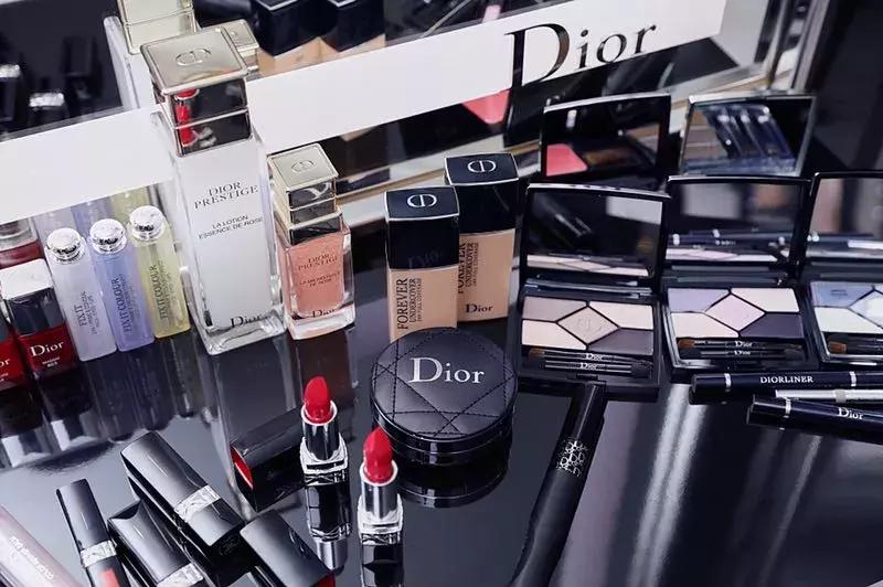 王丽坤戛纳红毯,王丽坤和李晨吻戏