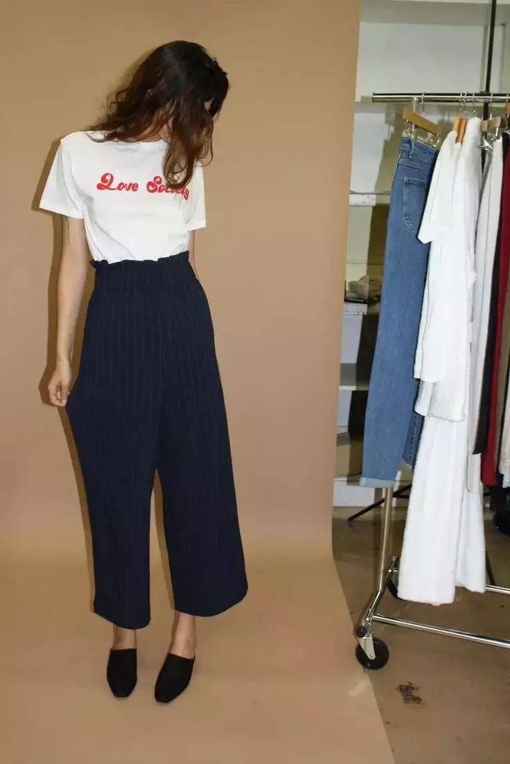 宽松t恤配阔腿裤慵懒,想要腿变长