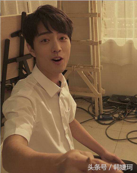 肖战是瑞凤眼还是桃花眼,肖战眼镜桃花眼