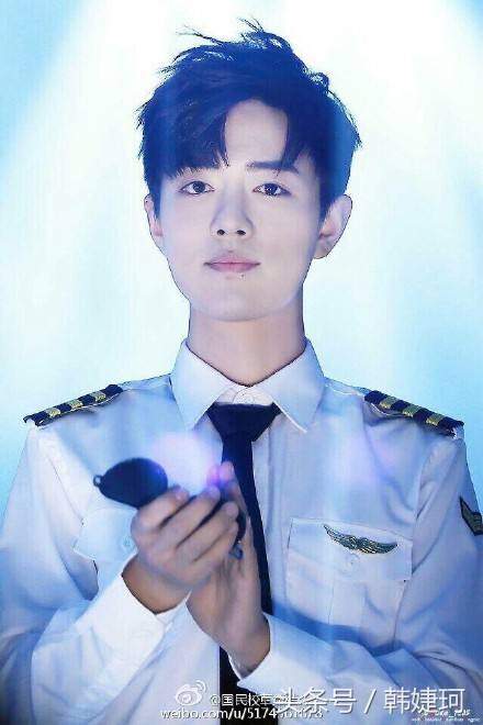 肖战是瑞凤眼还是桃花眼,肖战眼镜桃花眼