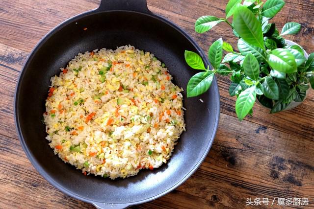 蛋炒饭怎样做又好吃不上火不油腻,小时候爱吃的蛋炒饭简单又好做