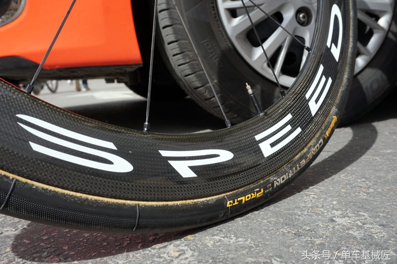 argon18明显今年设计费没给够，美利达依然保持了凌乱走线的风格