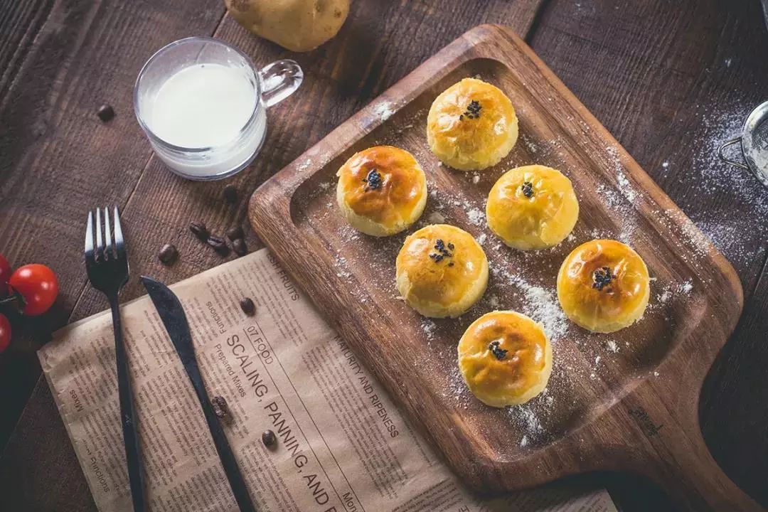 582位挑剔吃货盖章认证的一颗蛋黄酥,不红没天理,一上市便引爆了美食圈!