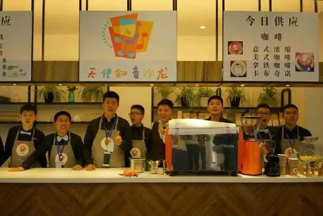 心疼！上海“孤独咖啡店”突然停业，特殊“服务员”还能继续上班吗？