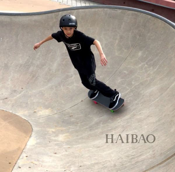 诺一现在这么接地气？才7岁的Grace就是铅笔腿！