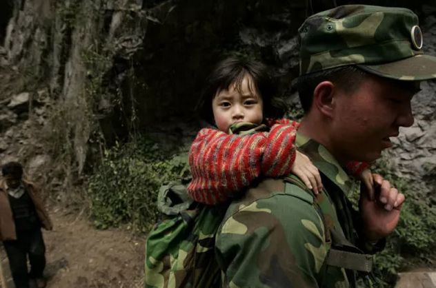 汶川感人催人泪下的事,汶川令人瞬间泪下的故事