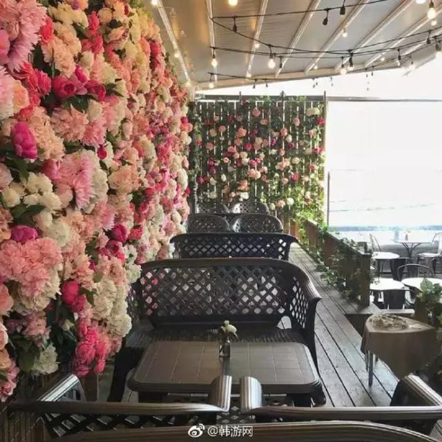 为喜欢自拍的小仙女打造的咖啡店！据说90%的韩国妹子都去打过卡