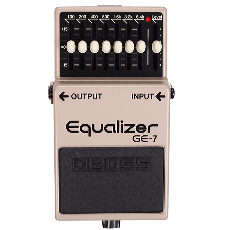 吉他各种效果器都用在哪里,新手弹电吉他一定需要效果器吗