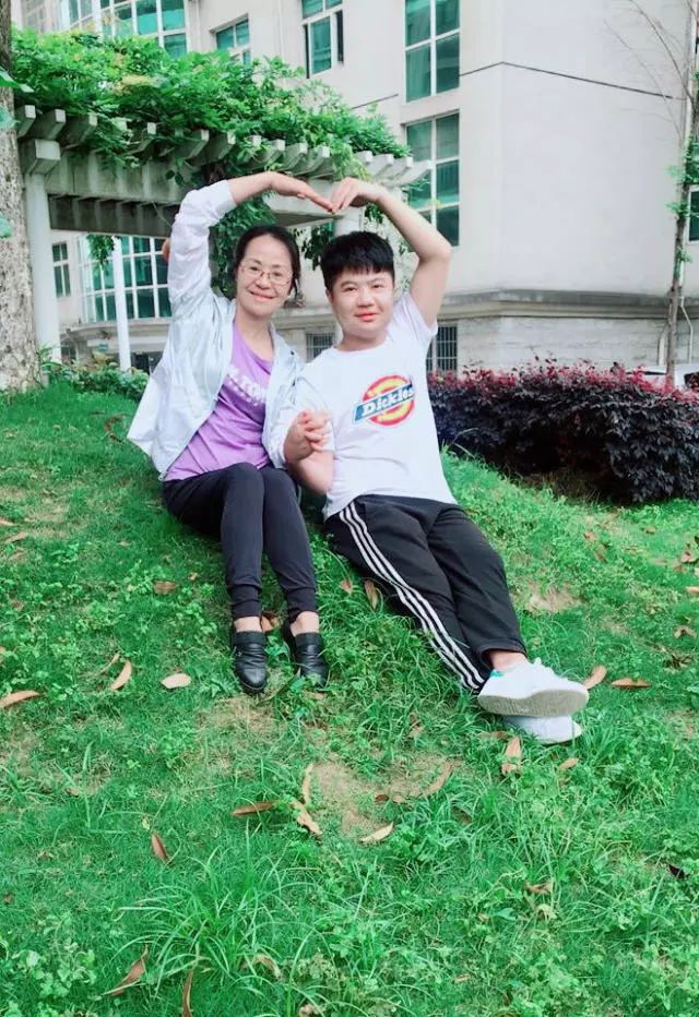 姣嶄翰鑺傜壒杈戞瀵熼櫌,姣嶄翰鑺傛瀵熼櫌鐗硅緫