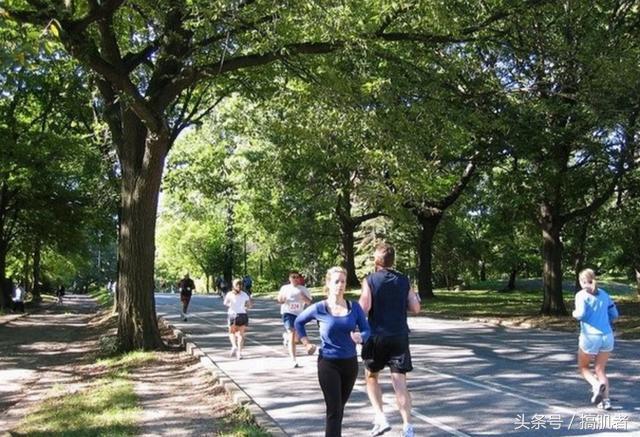 跑步瘦了肚子肉松了怎么办,跑步5公里坚持15天减掉10斤肉