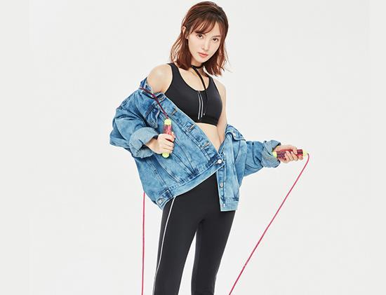 夏天穿白色t恤会透怎么办,买的白色t恤太透了怎么搭配