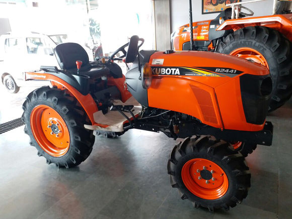 看一下各种大拖拉机的报价和图片,目前最好的一款小型拖拉机