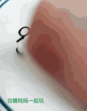 神笔白糖：我在盘子里画了只蝌蚪，加了点水，它就活过来游走了！