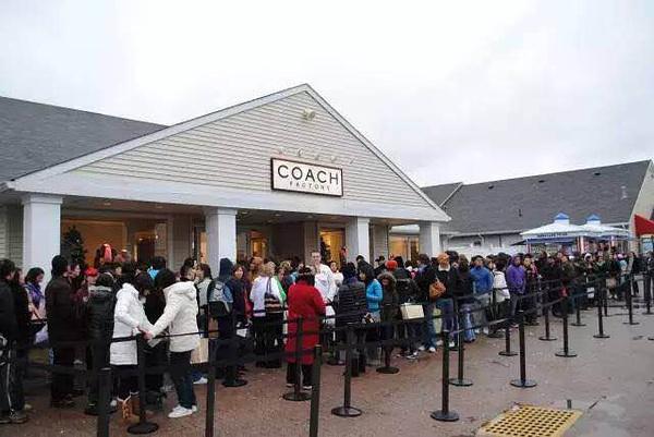 coach专柜和奥莱款logo区别,coach专柜比coach奥莱高级吗