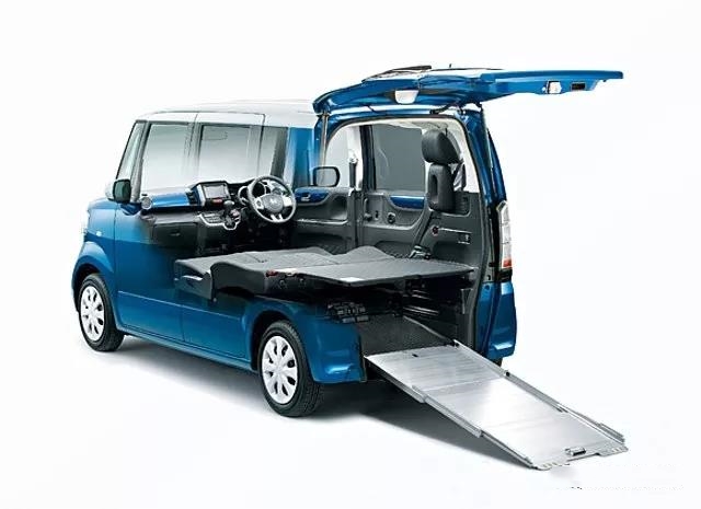 足球和汽车,足球阿森纳vs利物浦