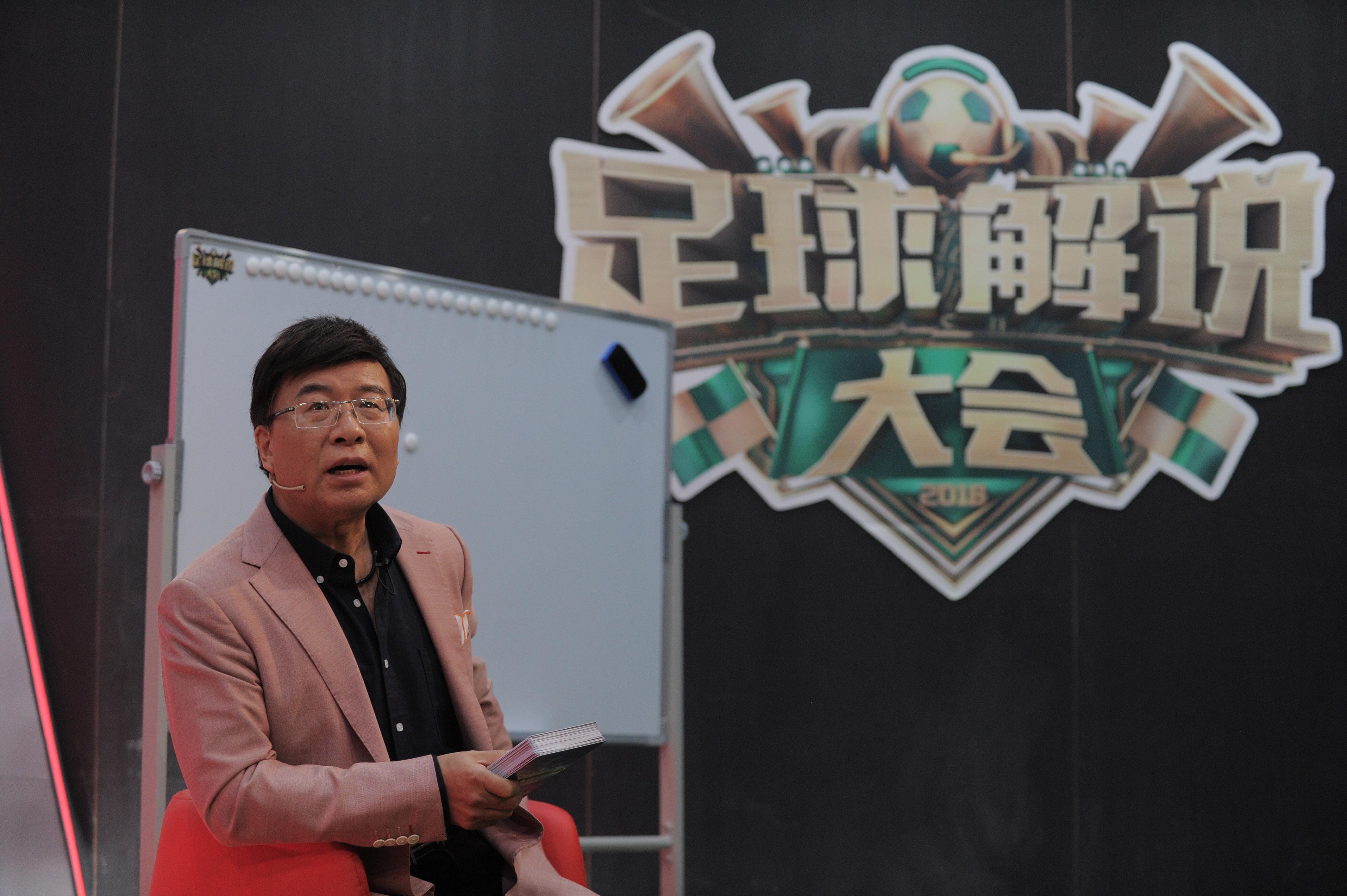 足球解说黄健翔董路韩乔生,足球解说黄健翔国足比赛完整版