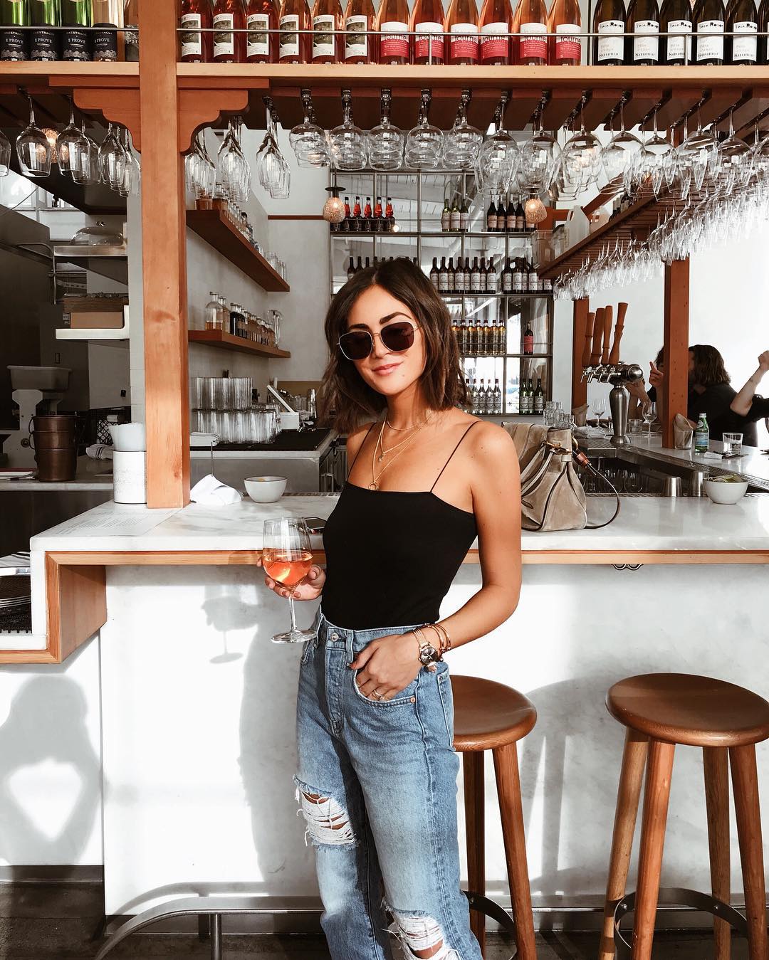 破洞牛仔裤的穿搭技巧学生党,破洞牛仔裤怎么穿搭新款