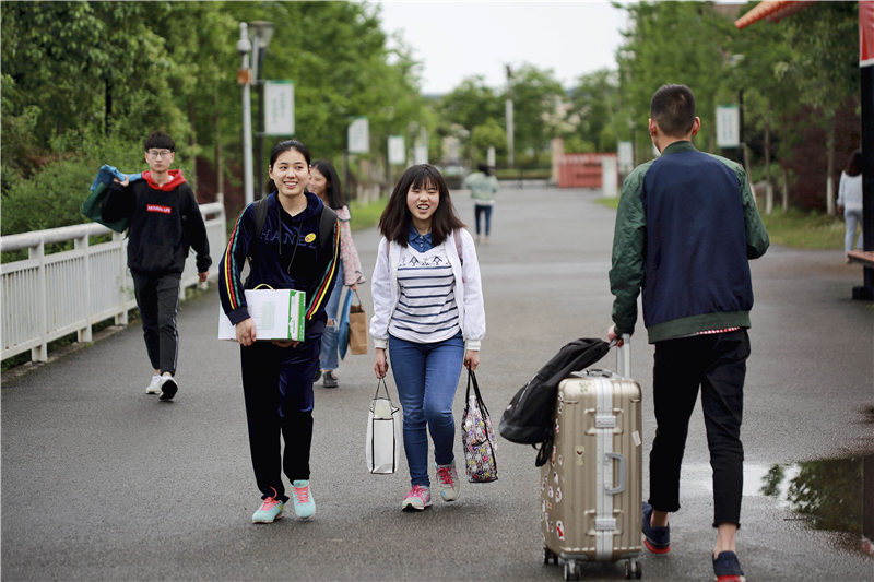 北川中学垮塌视频,北川中学地震惨景纪实
