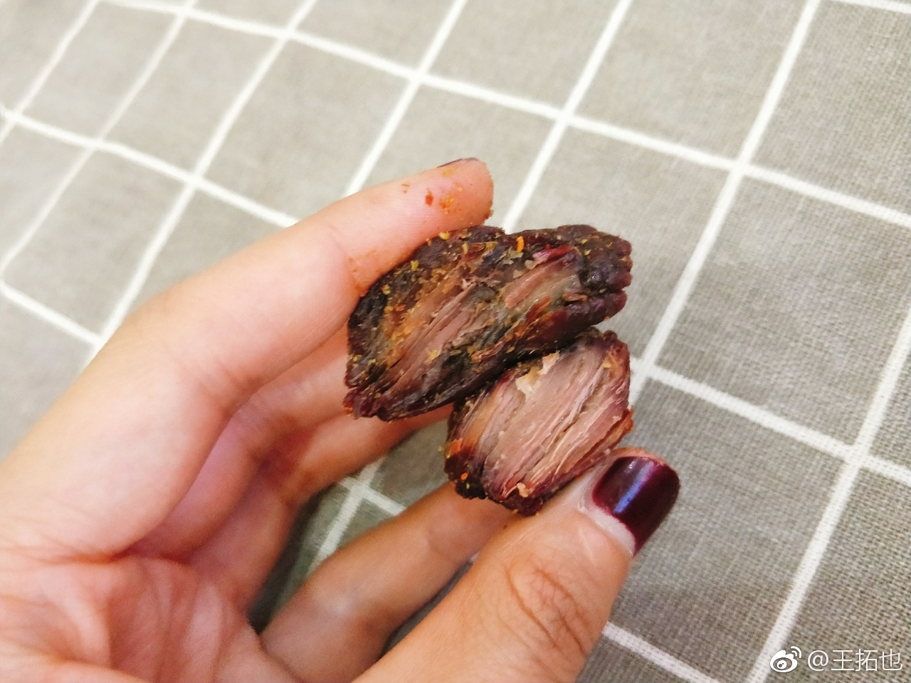 现烤的牛肉干烤得出油真解馋,津味牛肉干