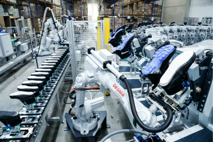 德士马全自动制鞋智能生产线,德士马注塑鞋机