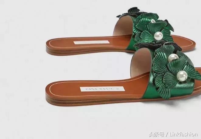 平底拖鞋太火热下面这几款最时髦,又百搭又舒服的拖鞋