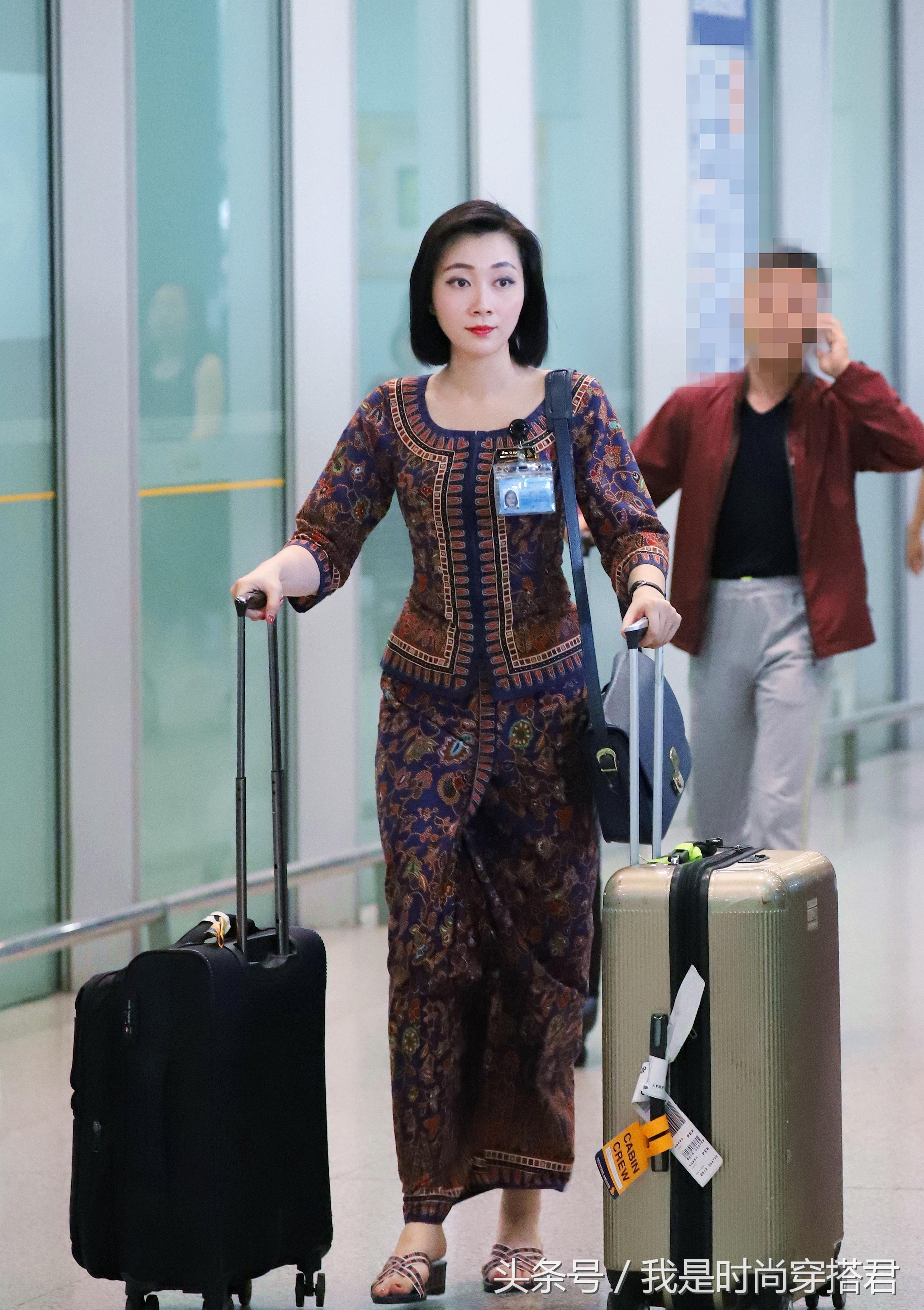 空姐飞机上街拍,飞机上拍到的漂亮空姐