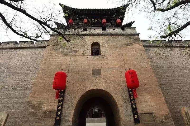 宕囧畞鍙ゅ牎澶滄櫙,宕囧畞鍙ゅ牎