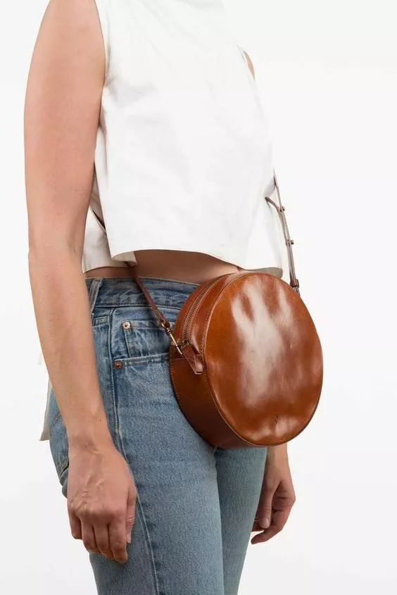 流行什么款式的包包又实用,今年流行大包包还是小包包