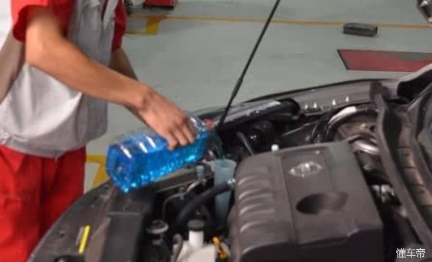 汽车玻璃水怎么加才是正确的,汽车玻璃水怎么加才合适