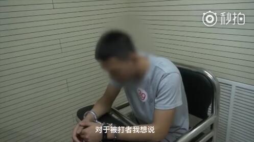 格斗男子街头打人,北京小伙街头搏击打人视频