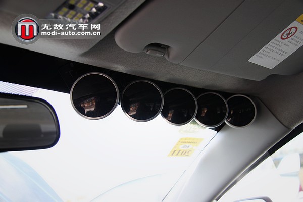 这个聚会里面没有一辆合法的车！