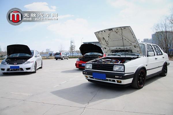 这个聚会里面没有一辆合法的车！