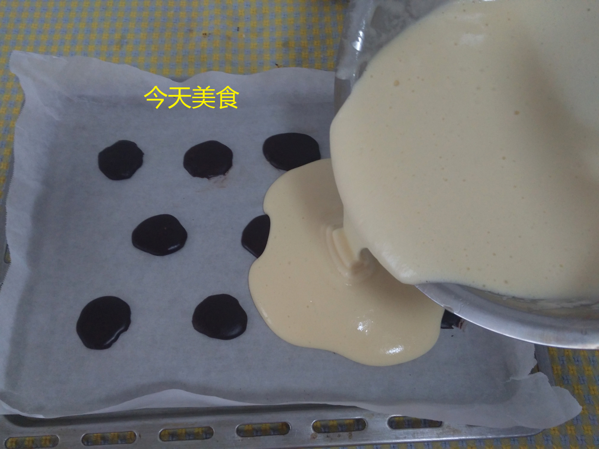 这有详细图文介绍，学一学怎么做蛋糕，就不会被戚风给“气疯”了