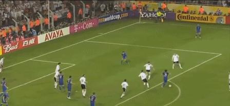 那个足球场上优雅的“富二代”艺术家，生日快乐！