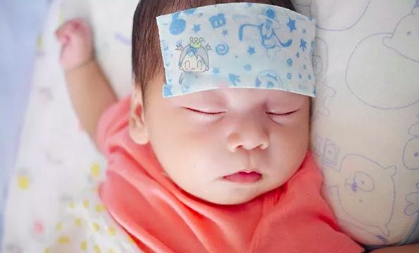 退烧贴有效还是温水擦有效,退烧贴用酒还是水