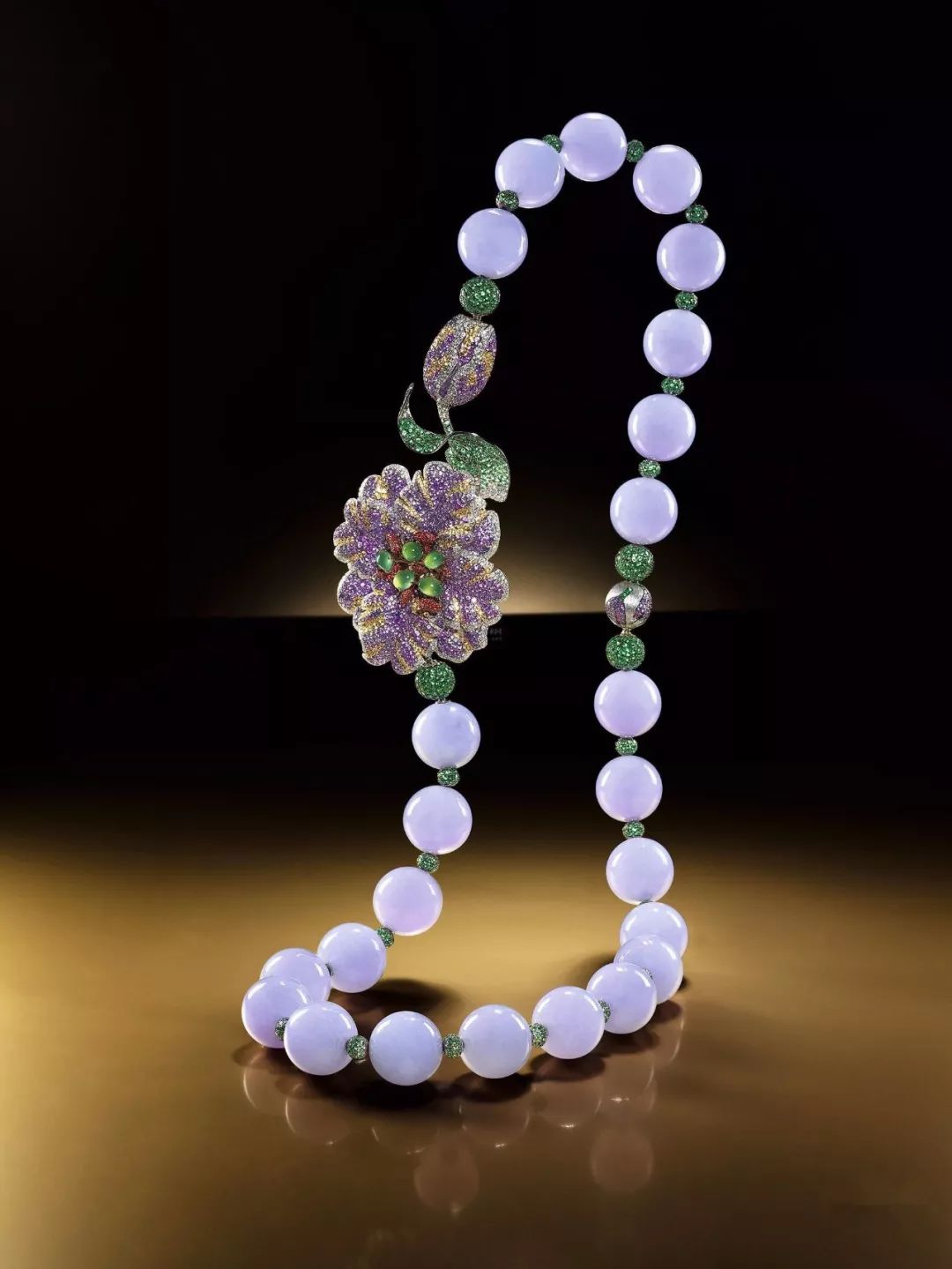 见光死的紫罗兰玉镯多少钱,紫罗兰翡翠的见光死是什么意思